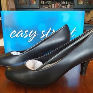Easy Street Black Pumps Size 7.5 WW Never Worn!!